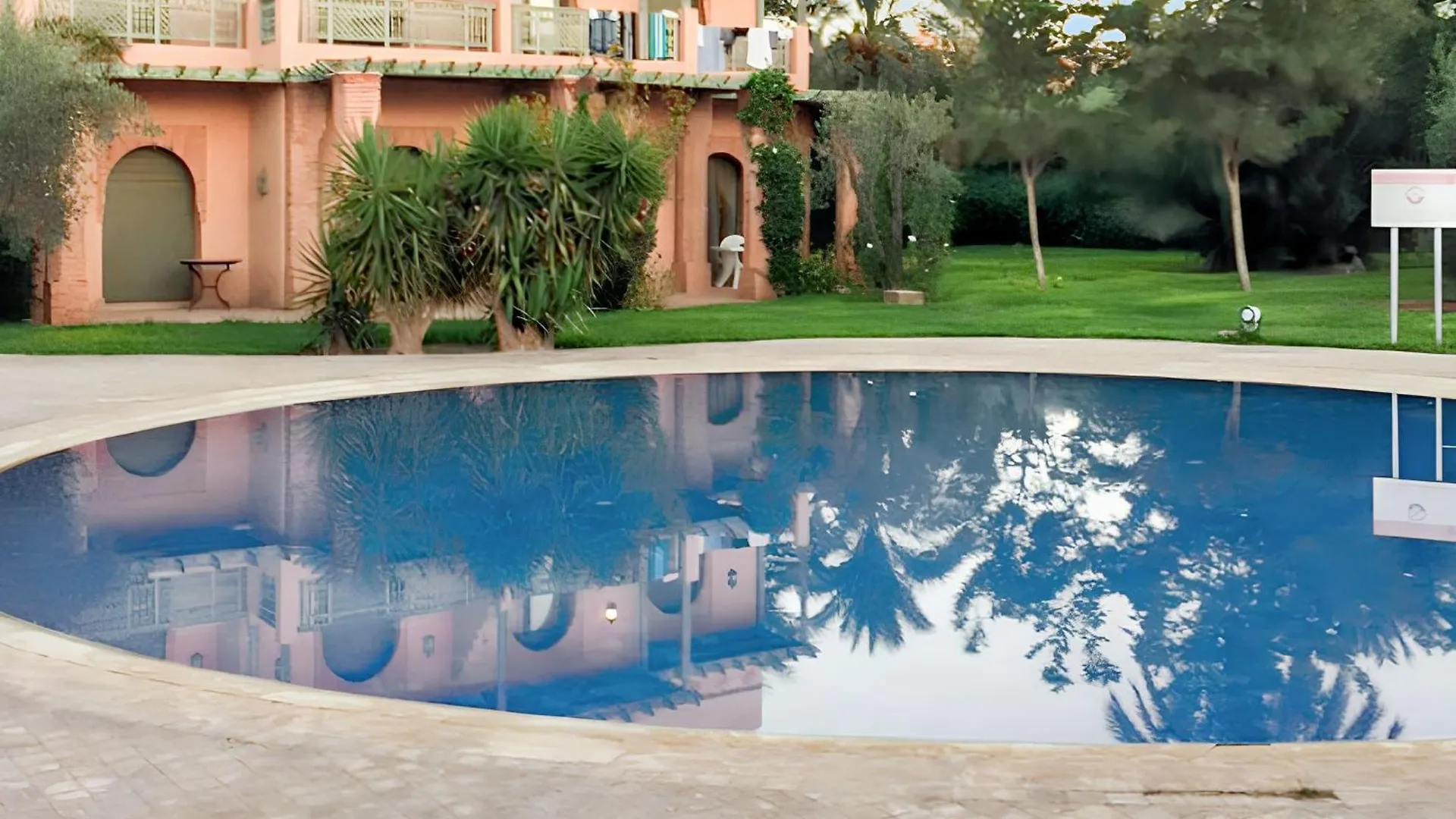 Comfortable Apartment In Marrakech With Shared Pool, 124 Sqm contacts